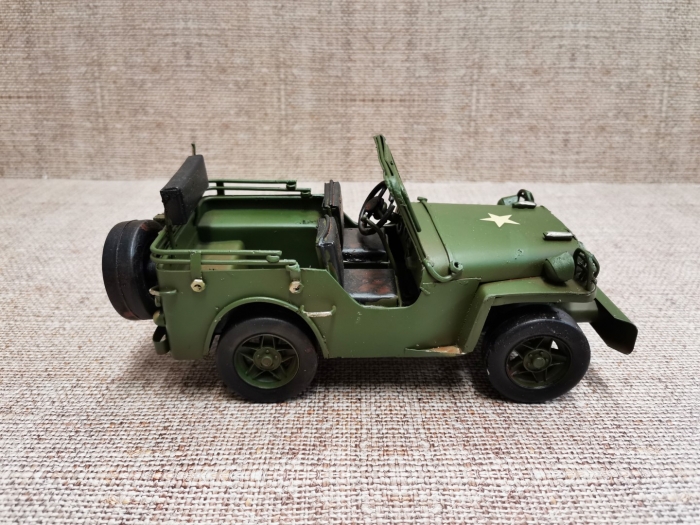 MINI AVTO JEEP KOVINA