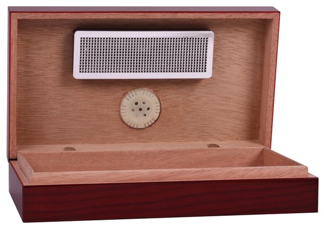 HUMIDOR SET ZA CIGARE